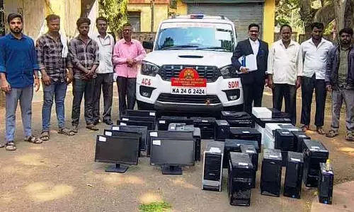 मुआवज़े में देरी: AC गाड़ियों, कंप्यूटरों को ज़ब्त किया