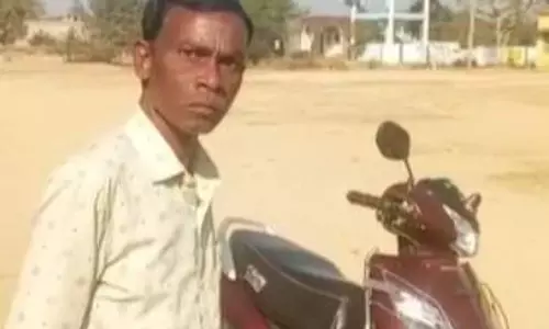 शिक्षक शराबखोरी मामले में सस्पेंड, DEO ने वायरल वीडियो पर लिया संज्ञान शिक्षक शराबखोरी मामले में सस्पेंड, DEO ने वायरल वीडियो पर लिया संज्ञान