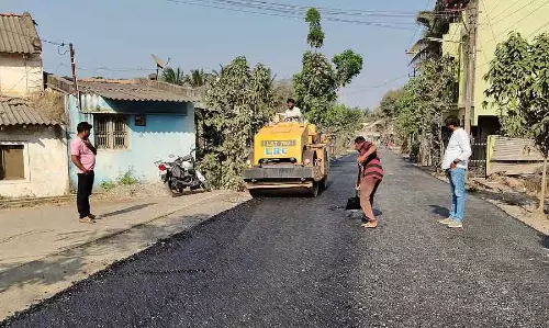 Haveri : CM के स्वागत के लिए नया डामर