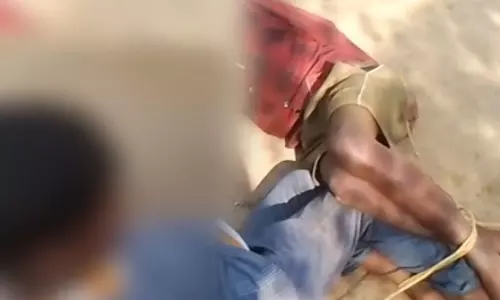मटर खाने की लालच में खेत में घुसे बच्चे, मिली तालिबानी सजा