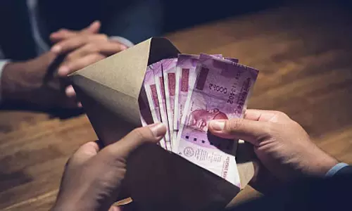 MP : असिस्टेंट रेवेन्यू इंस्पेक्टर को भिंड में कॉन्ट्रैक्टर से ₹20K रिश्वत लेते रंगे हाथ पकड़ा