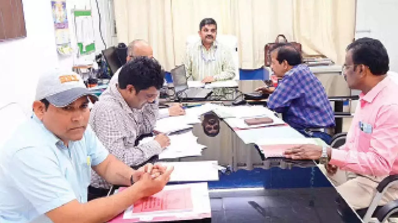 Telangana : अनुकंपा नियुक्तियों में तेजी लाएं एससीसीएल जीएम