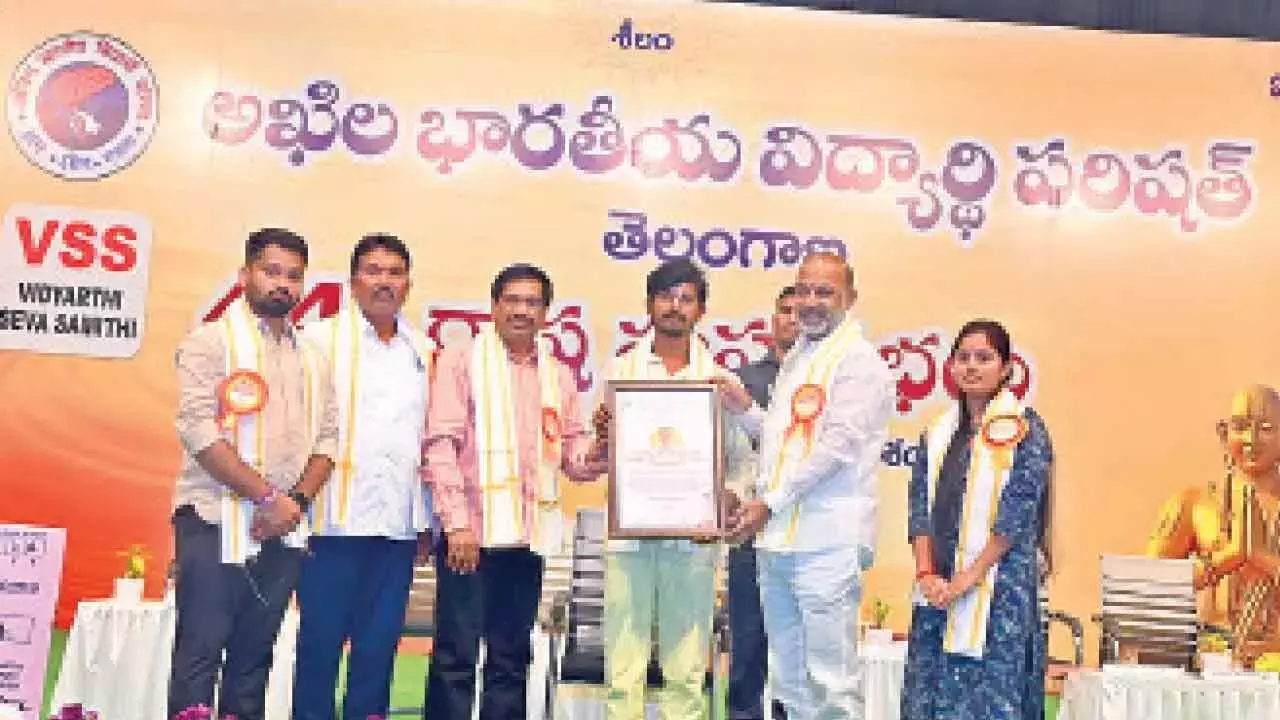 बंदी संजय ने कांग्रेस पर Telangana में शिक्षा क्षेत्र को बर्बाद करने का आरोप लगाया