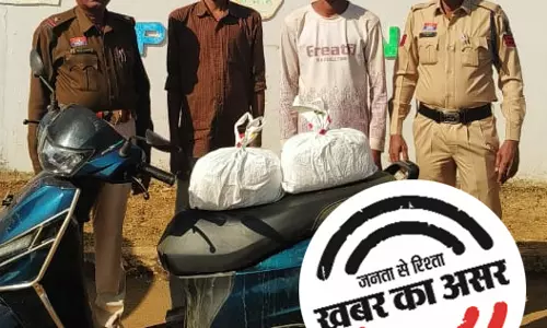 ओडिशा से गांजा खरोरा लाया, खपाने के दौरान दो तस्कर गिरफ्तार ओडिशा से गांजा खरोरा लाया, खपाने के दौरान दो तस्कर गिरफ्तार