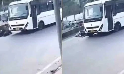 Tolichowki मेन रोड पर फिसलने के बाद बस की चपेट में आने से बाइकर की मौत Tolichowki मेन रोड पर फिसलने के बाद बस की चपेट में आने से बाइकर की मौत