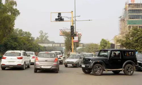 Amritsar में सिग्नल खराब होने से ट्रैफिक जाम Amritsar में सिग्नल खराब होने से ट्रैफिक जाम