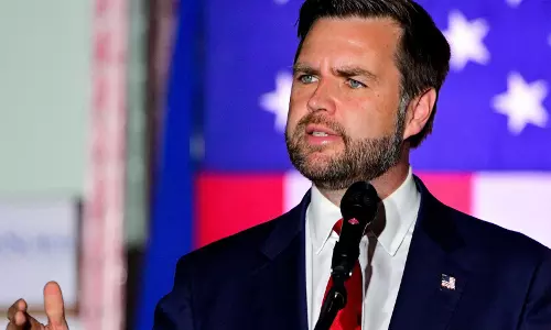 JD Vance के घर घुसने की कोशिश, संयम की अपील JD Vance के घर घुसने की कोशिश, संयम की अपील
