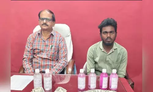 ACB ने तहसीलदार को 50 हजार रुपये की रिश्वत लेते पकड़ा ACB ने तहसीलदार को 50 हजार रुपये की रिश्वत लेते पकड़ा