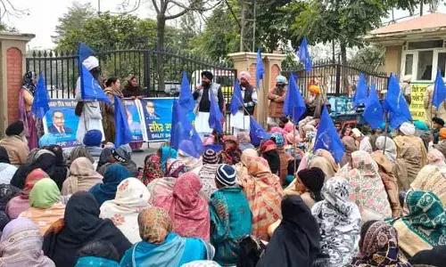 मनरेगा मजदूरों की लंबित मांगों को लेकर दलितों के संगठन ने DAC में धरना दिया मनरेगा मजदूरों की लंबित मांगों को लेकर दलितों के संगठन ने DAC में धरना दिया