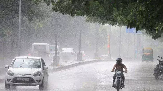 kerala: भारी बारिश की चेतावनी, दो जिलों के लोगों को अलर्ट kerala: भारी बारिश की चेतावनी, दो जिलों के लोगों को अलर्ट