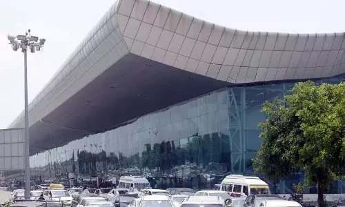 AVM और फ्लाईअमृतसर एयरपोर्ट डायरेक्टर से मिले, यात्रियों के लिए बेहतर सर्विस की मांग की AVM और फ्लाईअमृतसर एयरपोर्ट डायरेक्टर से मिले, यात्रियों के लिए बेहतर सर्विस की मांग की