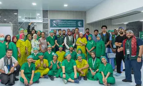 मेडिकल सहयोग: इंडोनेशिया में Saudi सर्जनों ने दी थायरॉइड और ओरल सर्जरी की ट्रेनिंग मेडिकल सहयोग: इंडोनेशिया में Saudi सर्जनों ने दी थायरॉइड और ओरल सर्जरी की ट्रेनिंग
