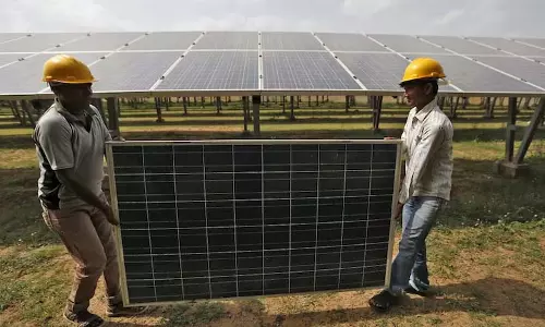 केंद्र सरकार 2029 से Solar Waste और सेंट्रलाइज्ड स्टोरेज के लिए अलग नियम बनाने की योजना बना रही केंद्र सरकार 2029 से Solar Waste और सेंट्रलाइज्ड स्टोरेज के लिए अलग नियम बनाने की योजना बना रही