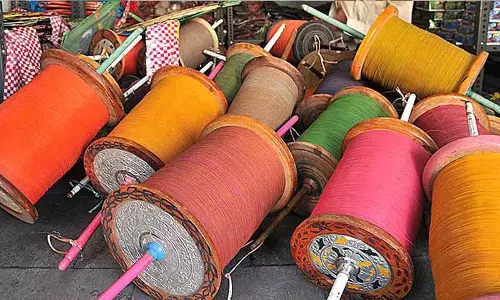 Hyderabad और ग्रामीण इलाकों में खुलेआम बिक रहा बैन चाइनीज़ मांझा Hyderabad और ग्रामीण इलाकों में खुलेआम बिक रहा बैन चाइनीज़ मांझा