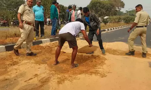 Pipili सड़क हादसे में मारे गए दो लोगों में एक महिला पत्रकार भी शामिल Pipili सड़क हादसे में मारे गए दो लोगों में एक महिला पत्रकार भी शामिल