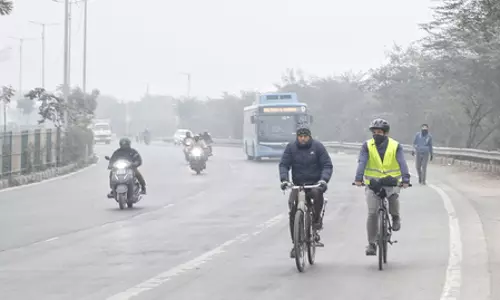 दिल्ली-एनसीआर में प्रदूषण पर सुप्रीम कोर्ट सख्त, सीएक्यूएम को लगाई फटकार दिल्ली-एनसीआर में प्रदूषण पर सुप्रीम कोर्ट सख्त, सीएक्यूएम को लगाई फटकार