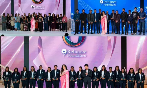 Nita Ambani ने यूनाइटेड बाय ट्रायम्फ कार्यक्रम में भारत की तीनों विश्व कप विजेता क्रिकेट टीमों की सराहना की Nita Ambani ने यूनाइटेड बाय ट्रायम्फ कार्यक्रम में भारत की तीनों विश्व कप विजेता क्रिकेट टीमों की सराहना की