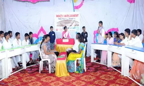 Kodada बॉयज़ हाई स्कूल में मॉक पार्लियामेंट Kodada बॉयज़ हाई स्कूल में मॉक पार्लियामेंट