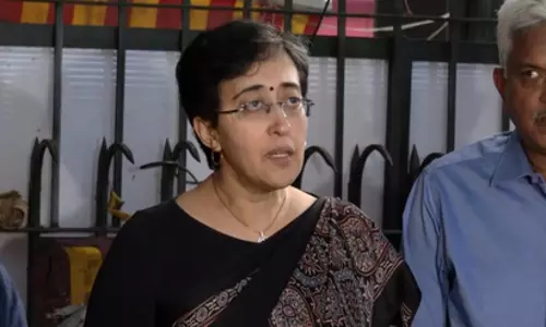 प्रदूषण के सवाल पर सदन से वॉकआउट, ‘आप’ ने सरकार का किया घेराव प्रदूषण के सवाल पर सदन से वॉकआउट, ‘आप’ ने सरकार का किया घेराव