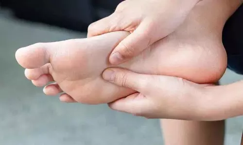 पैरों में ये Symptoms हैं तो अपनी बीमारियों के बारे में जानें