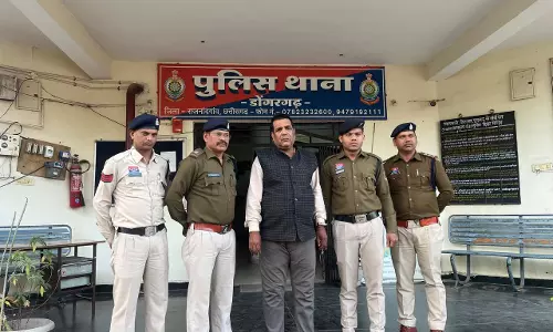 नकली आबकारी स्टीकर और अवैध शराब रैकेट भंडाफोड़, अवधेश सिंह गिरफ्तार नकली आबकारी स्टीकर और अवैध शराब रैकेट भंडाफोड़, अवधेश सिंह गिरफ्तार