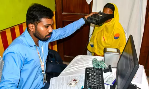 एसआईआर: पश्चिम बंगाल में चुनाव आयोग ने राज्य सरकार के कर्मचारियों से घोषणा मांगी एसआईआर: पश्चिम बंगाल में चुनाव आयोग ने राज्य सरकार के कर्मचारियों से घोषणा मांगी