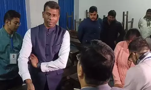 Murugan विरोध प्रदर्शन के बाद कोर्ट रूम में लौटे, सुनवाई में शामिल हुए Murugan विरोध प्रदर्शन के बाद कोर्ट रूम में लौटे, सुनवाई में शामिल हुए