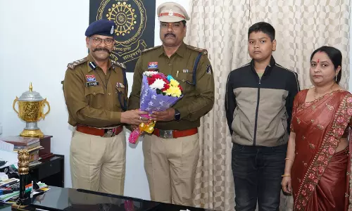 ASI अफसरों को SSP ने स्टार लगाकर SI बनने पर दी बधाई