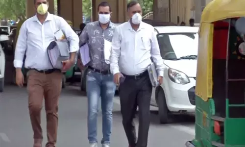 2020 Delhi Riots: शिफा उर रहमान और 3 अन्य ने जमानत बांड दाखिल किए, अदालत ने सत्यापन रिपोर्ट मांगी 2020 Delhi Riots: शिफा उर रहमान और 3 अन्य ने जमानत बांड दाखिल किए, अदालत ने सत्यापन रिपोर्ट मांगी