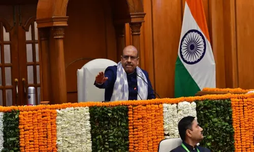 Delhi Speaker ने आवारा कुत्तों की गिनती के आदेश के आरोपों को स्थायी समिति को भेजा