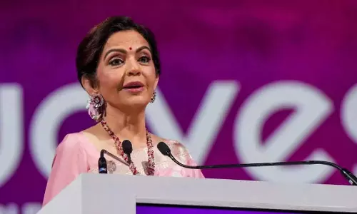Nita Ambani ने भारत की तीन विश्वकप विजेता क्रिकेट टीमों को किया सम्मानित Nita Ambani ने भारत की तीन विश्वकप विजेता क्रिकेट टीमों को किया सम्मानित