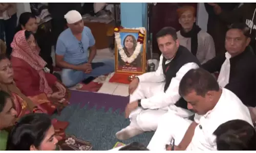 Congress नेताओं ने इंदौर के भागीरथपुरा जल प्रदूषण घटना से प्रभावित परिवारों से की मुलाकात