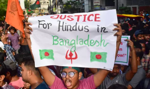 बांग्लादेश में हिंदुओं के खिलाफ हिंसा से सरकार की कमजोरी उजागर: रिपोर्ट बांग्लादेश में हिंदुओं के खिलाफ हिंसा से सरकार की कमजोरी उजागर: रिपोर्ट