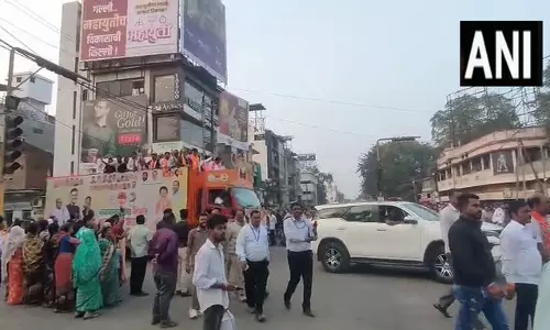 मुख्यमंत्री देवेंद्र फडणवीस ने जलगांव में भव्य रोड शो किया, जनता से जुड़ने का अवसर प्राप्त मुख्यमंत्री देवेंद्र फडणवीस ने जलगांव में भव्य रोड शो किया, जनता से जुड़ने का अवसर प्राप्त