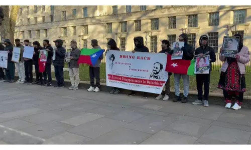 पाकिस्तानी सेना द्वारा बलूच महिलाओं के जबरन गायब किए जाने के विरोध में लंदन में BNM का प्रदर्शन पाकिस्तानी सेना द्वारा बलूच महिलाओं के जबरन गायब किए जाने के विरोध में लंदन में BNM का प्रदर्शन