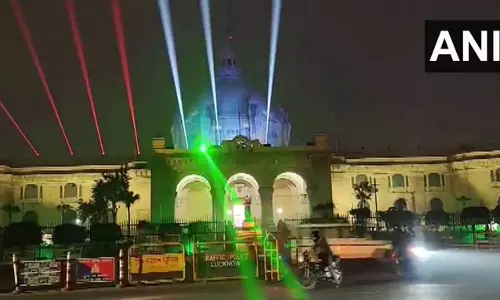 गणतंत्र दिवस से पहले यूपी विधानसभा में तिरंगे रंग का लेजर लाइट का शानदार प्रदर्शन