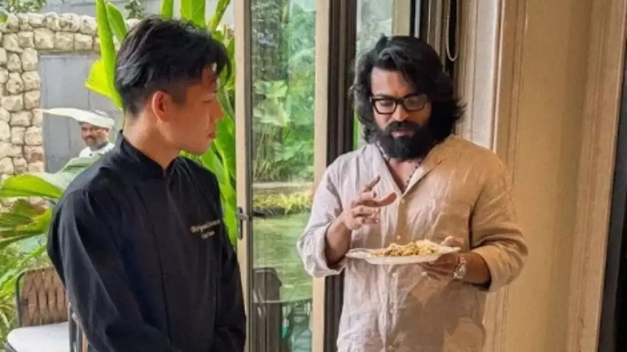 राम चरण-उपासना कोनिडेला ने जापानी शेफ की बनाई घर की बनी बिरयानी का मज़ा लिया राम चरण-उपासना कोनिडेला ने जापानी शेफ की बनाई घर की बनी बिरयानी का मज़ा लिया