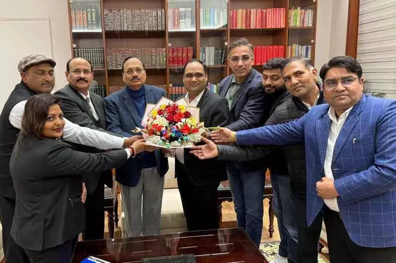 Rohtak बार के प्रतिनिधिमंडल ने CJI से मुलाकात की, दौरे का न्योता दिया Rohtak बार के प्रतिनिधिमंडल ने CJI से मुलाकात की, दौरे का न्योता दिया