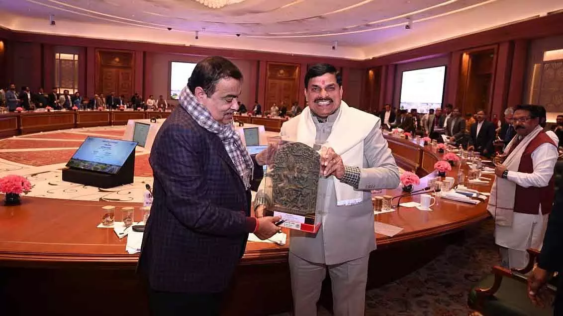 Gadkari ने मध्य प्रदेश के 61 नेशनल हाईवे प्रोजेक्ट्स का रिव्यू किया Gadkari ने मध्य प्रदेश के 61 नेशनल हाईवे प्रोजेक्ट्स का रिव्यू किया