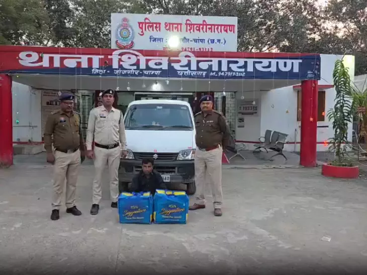 पुलिसवाला अपनी कार से गांजा सप्लाई करने निकला था, शिवरीनारायण पुलिस ने पकड़ा पुलिसवाला अपनी कार से गांजा सप्लाई करने निकला था, शिवरीनारायण पुलिस ने पकड़ा