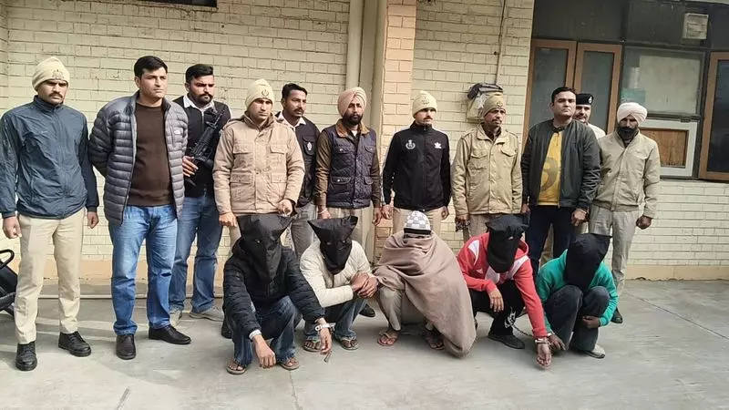 Haryana : सलाम खेड़ा मर्डर केस में 6 लोग गिरफ्तार Haryana : सलाम खेड़ा मर्डर केस में 6 लोग गिरफ्तार