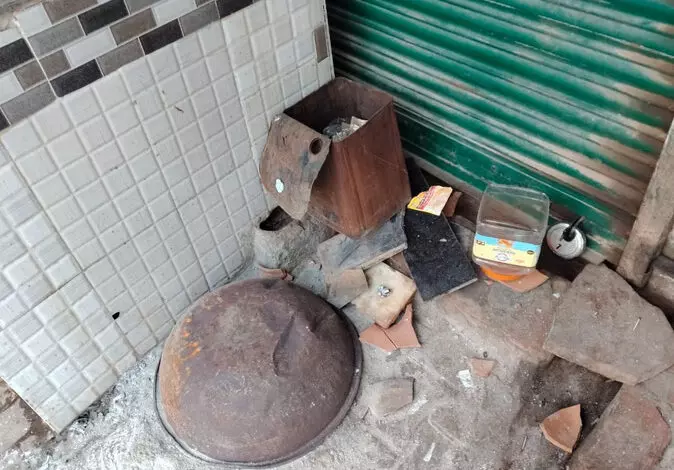 Behl: रामलीला मैदान में सुरक्षा व्यवस्था पर सवाल, दुकान बनी लक्ष्य Behl: रामलीला मैदान में सुरक्षा व्यवस्था पर सवाल, दुकान बनी लक्ष्य