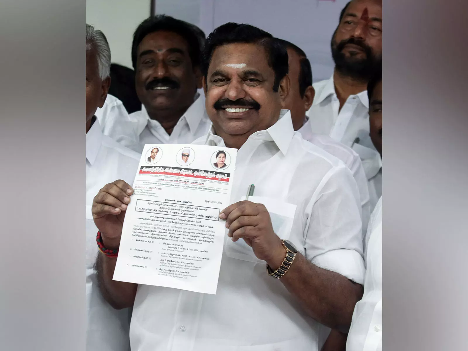 AIADMK महासचिव पलानीस्वामी आज तमिलनाडु के राज्यपाल से मिलेंगे AIADMK महासचिव पलानीस्वामी आज तमिलनाडु के राज्यपाल से मिलेंगे