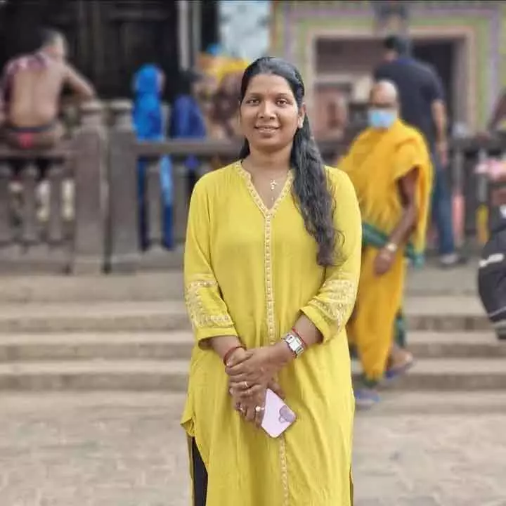 Bhubaneswar-पुरी हाईवे पर हुए दर्दनाक सड़क हादसे में महिला पत्रकार समेत दो लोगों की मौत हो गई Bhubaneswar-पुरी हाईवे पर हुए दर्दनाक सड़क हादसे में महिला पत्रकार समेत दो लोगों की मौत हो गई