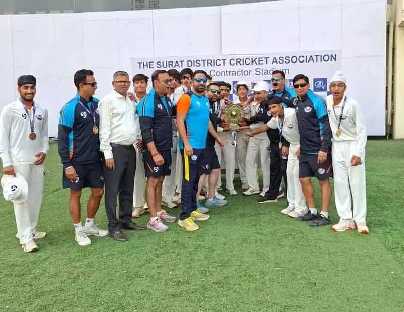 विजय मर्चेंट ट्रॉफी: J&K U-16 क्रिकेट टीम ने ऐतिहासिक पहला BCCI खिताब जीता विजय मर्चेंट ट्रॉफी: J&K U-16 क्रिकेट टीम ने ऐतिहासिक पहला BCCI खिताब जीता