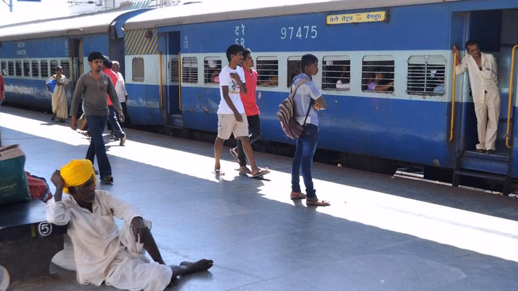 Chandigarh: समयबद्ध रेलवे प्रोजेक्ट के लिए सरकार का बड़ा कदम Chandigarh: समयबद्ध रेलवे प्रोजेक्ट के लिए सरकार का बड़ा कदम
