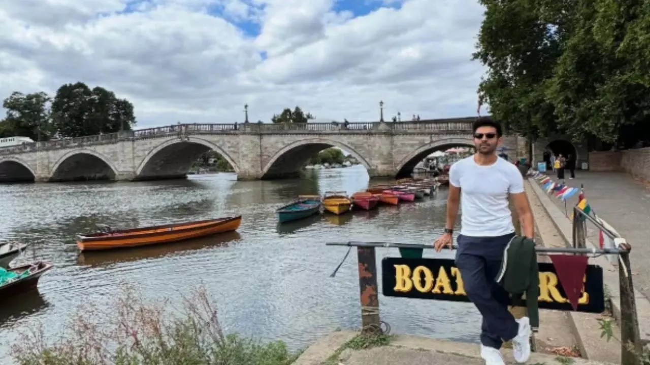 क्या Kartik Aaryan किसी मिस्ट्री गर्ल के साथ गोवा में छुट्टियां मना रहे हैं? क्या Kartik Aaryan किसी मिस्ट्री गर्ल के साथ गोवा में छुट्टियां मना रहे हैं?