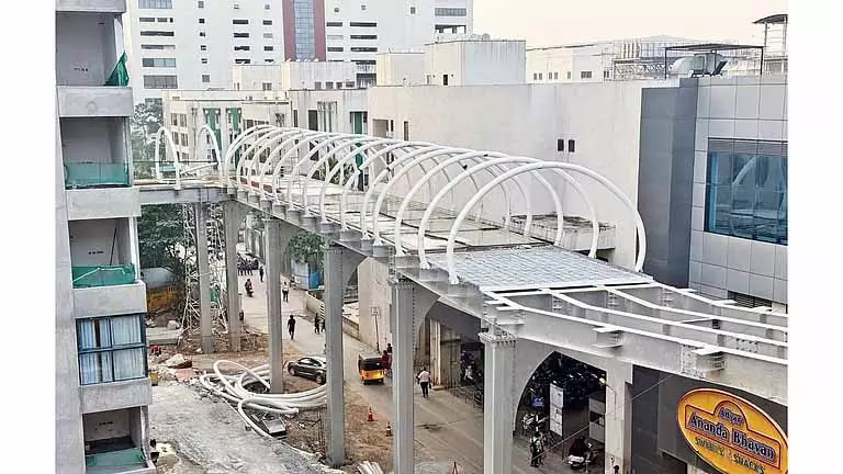 CMRL ने दूसरे फेज में वडापलानी स्टेशन तक ट्रैक बिछाने का काम पूरा किया CMRL ने दूसरे फेज में वडापलानी स्टेशन तक ट्रैक बिछाने का काम पूरा किया