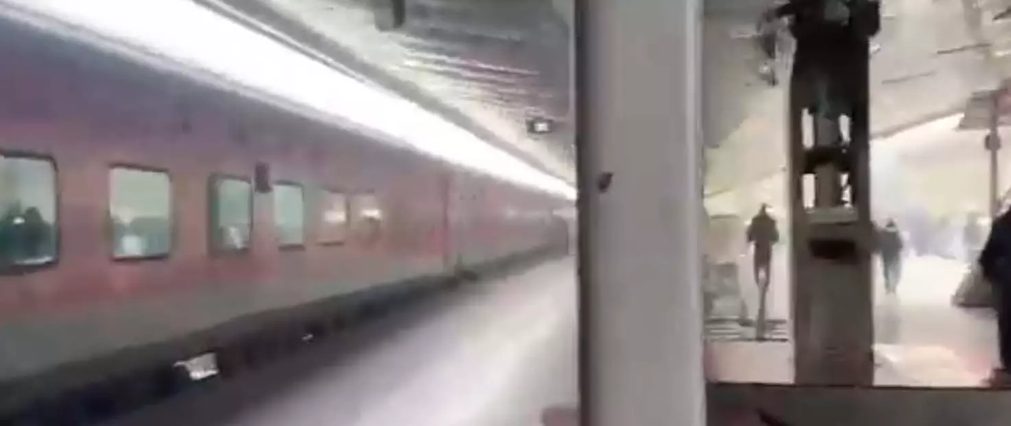 एक्सप्रेस ट्रेन को बम से उड़ाने की धमकी, एक्शन में पुलिस, GRP और आरपीएफ की टीम एक्सप्रेस ट्रेन को बम से उड़ाने की धमकी, एक्शन में पुलिस, GRP और आरपीएफ की टीम
