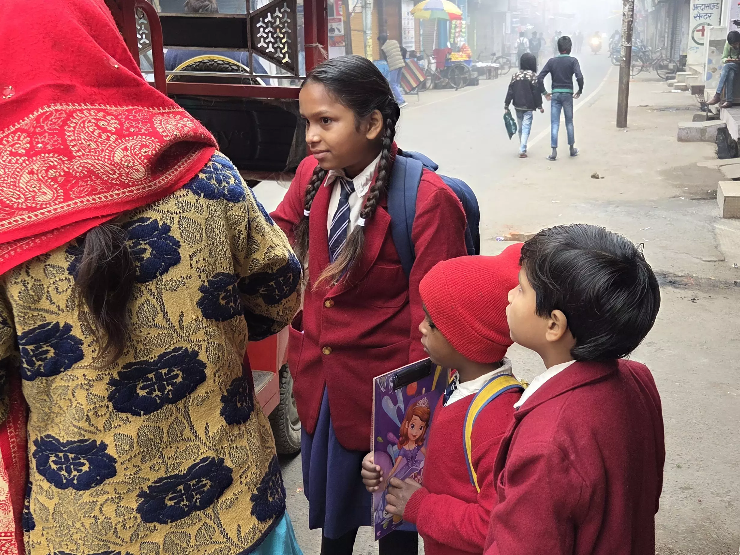 Farrukhabad: जिलाधिकारी के आदेश को नजरअंदाज कर स्कूल खुले रखे गए Farrukhabad: जिलाधिकारी के आदेश को नजरअंदाज कर स्कूल खुले रखे गए